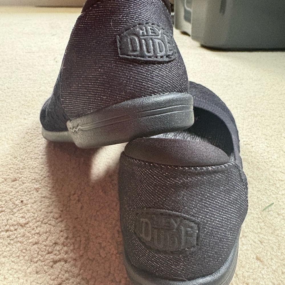 Hey Dude Women's Black Textured Flats Size 7 - Picture 3 of 6